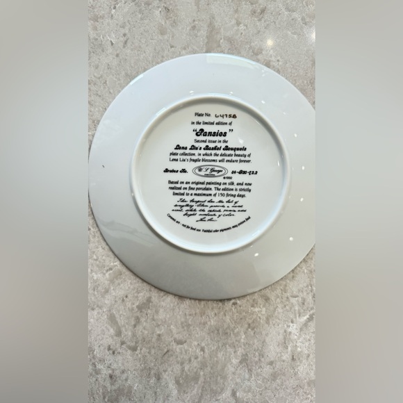 4 Lina Liu Collector’s Plates - Picture 3 of 9